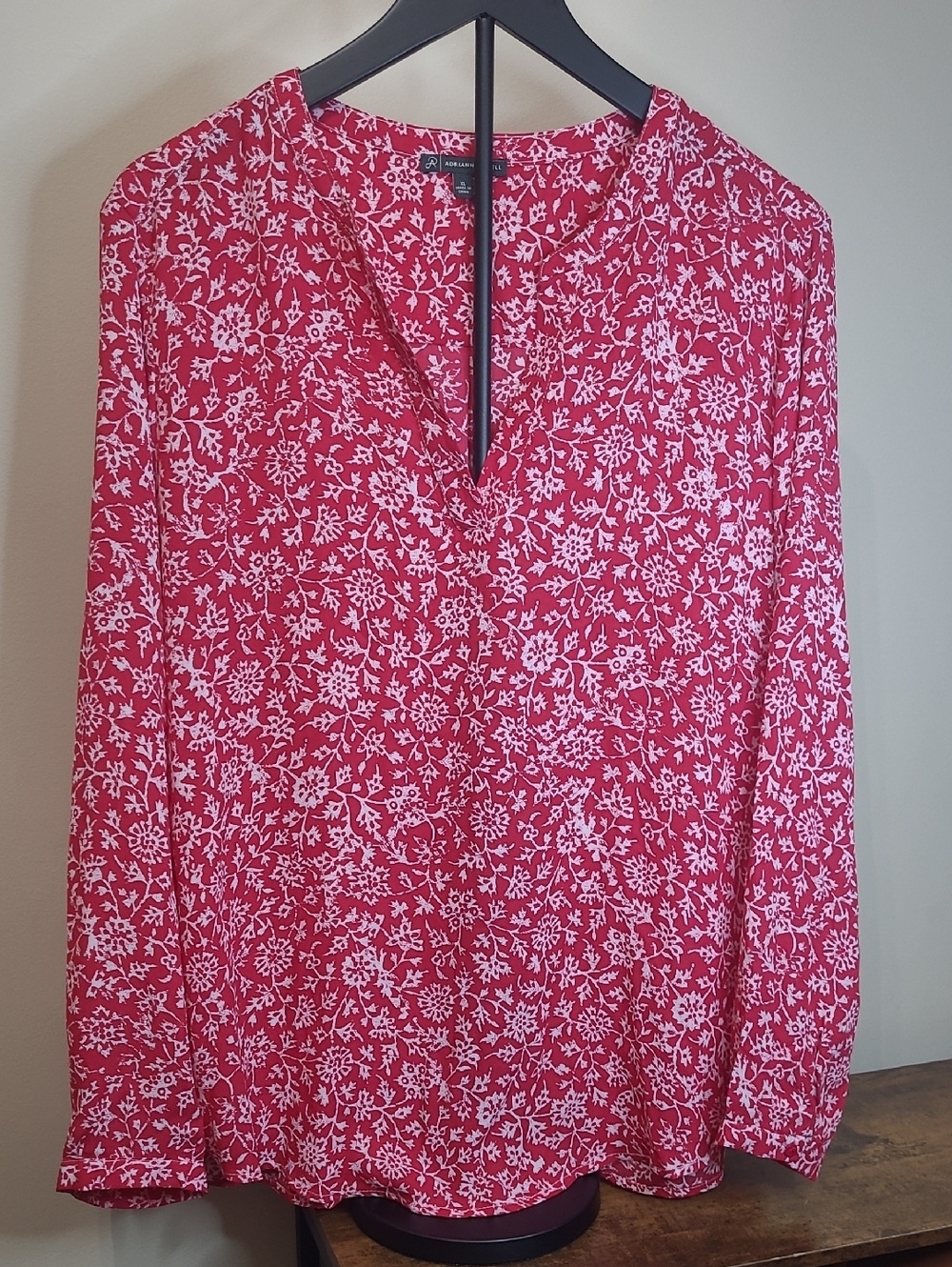 Adrianna Papell Red & White Abstract Floral Print V-Neck Blouse size XL
